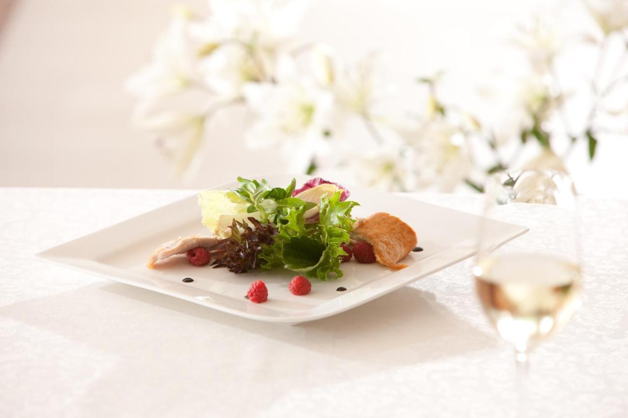 Hotel Vier Jahreszeiten Loipersdorf Loipersdorf bei Fuerstenfeld Ngoại thất bức ảnh
