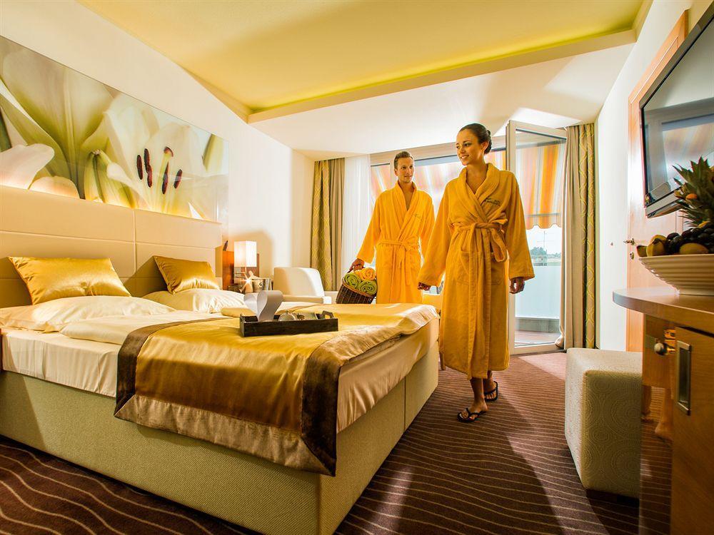 Hotel Vier Jahreszeiten Loipersdorf Loipersdorf bei Fuerstenfeld Ngoại thất bức ảnh