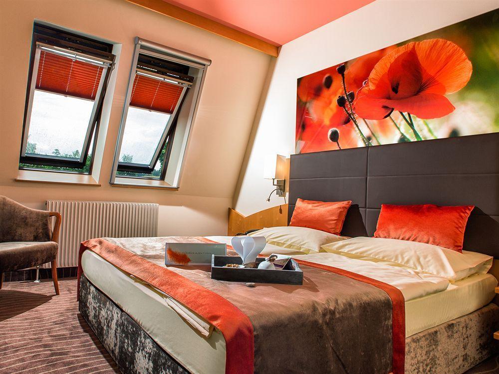 Hotel Vier Jahreszeiten Loipersdorf Loipersdorf bei Fuerstenfeld Ngoại thất bức ảnh