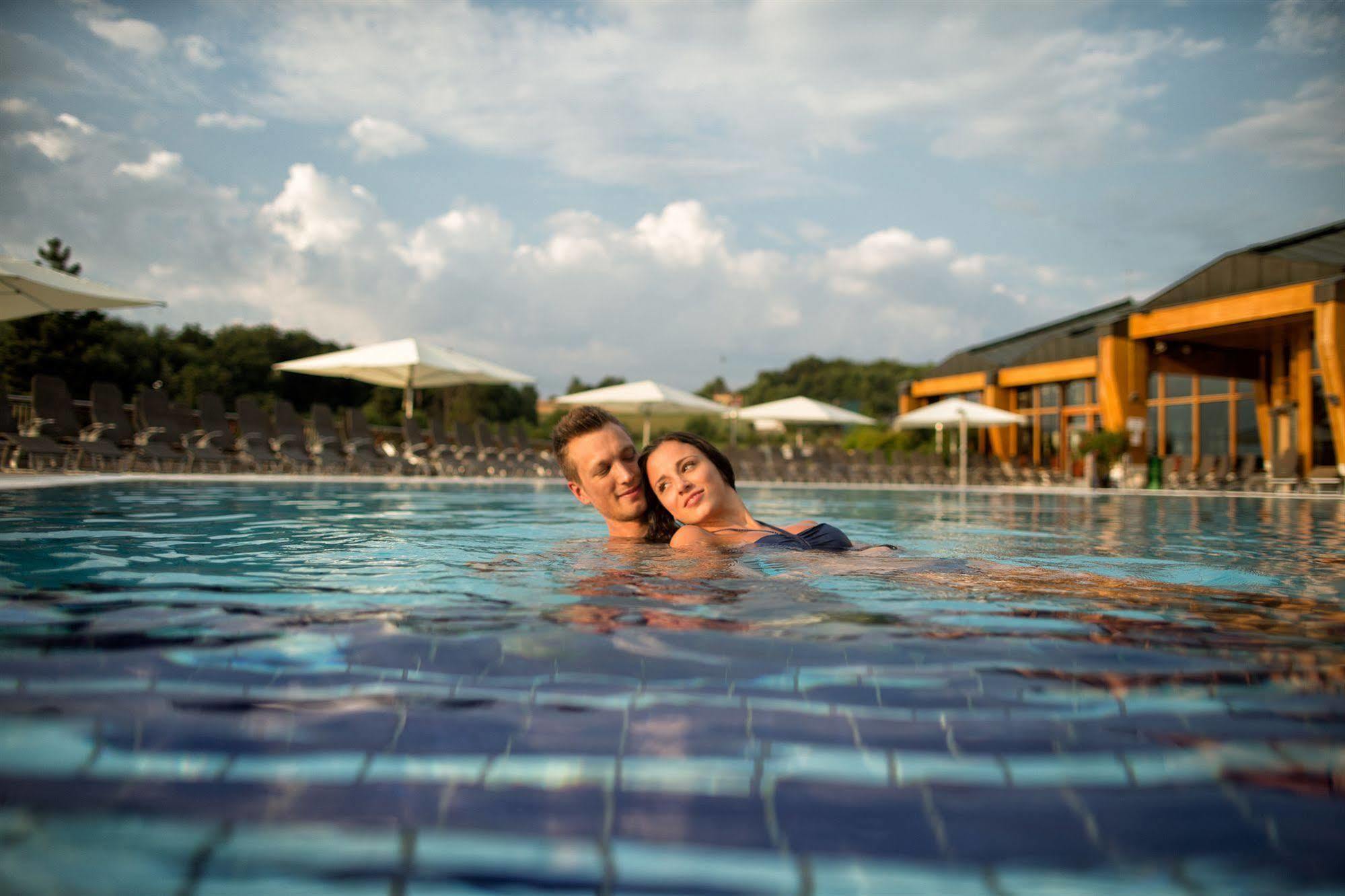 Hotel Vier Jahreszeiten Loipersdorf Loipersdorf bei Fuerstenfeld Ngoại thất bức ảnh